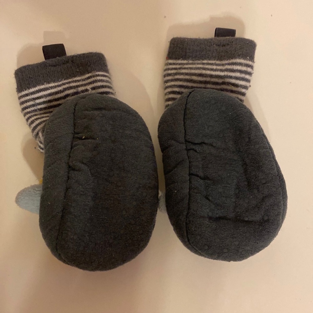 6mos Rattle slippers - Picture 2 of 3